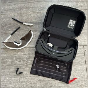 100 % case and lenses only sunglasses are broken! Clear lsilver mirror lenses